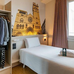Camera con letto king size